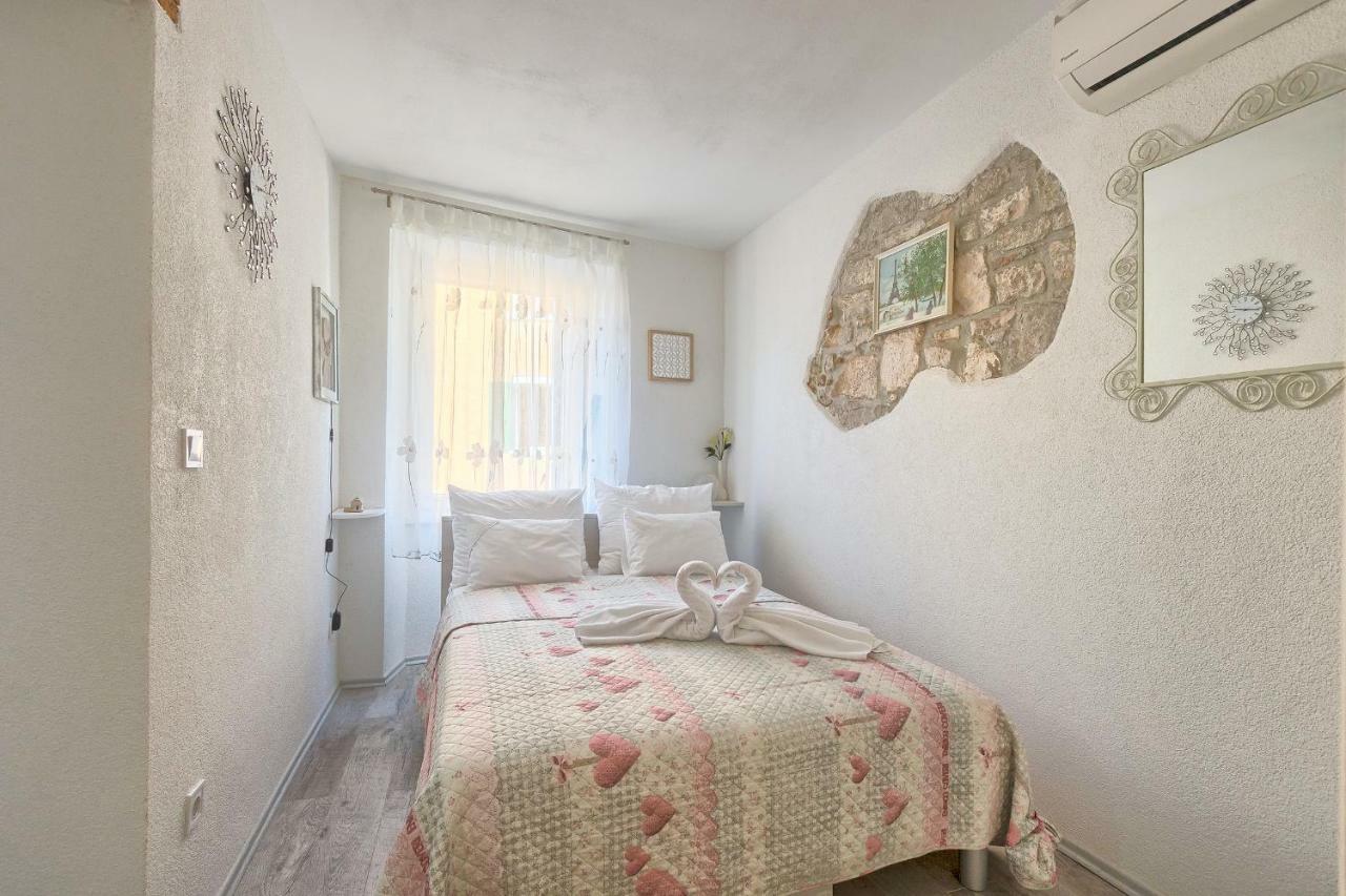 Graciela Apartman *