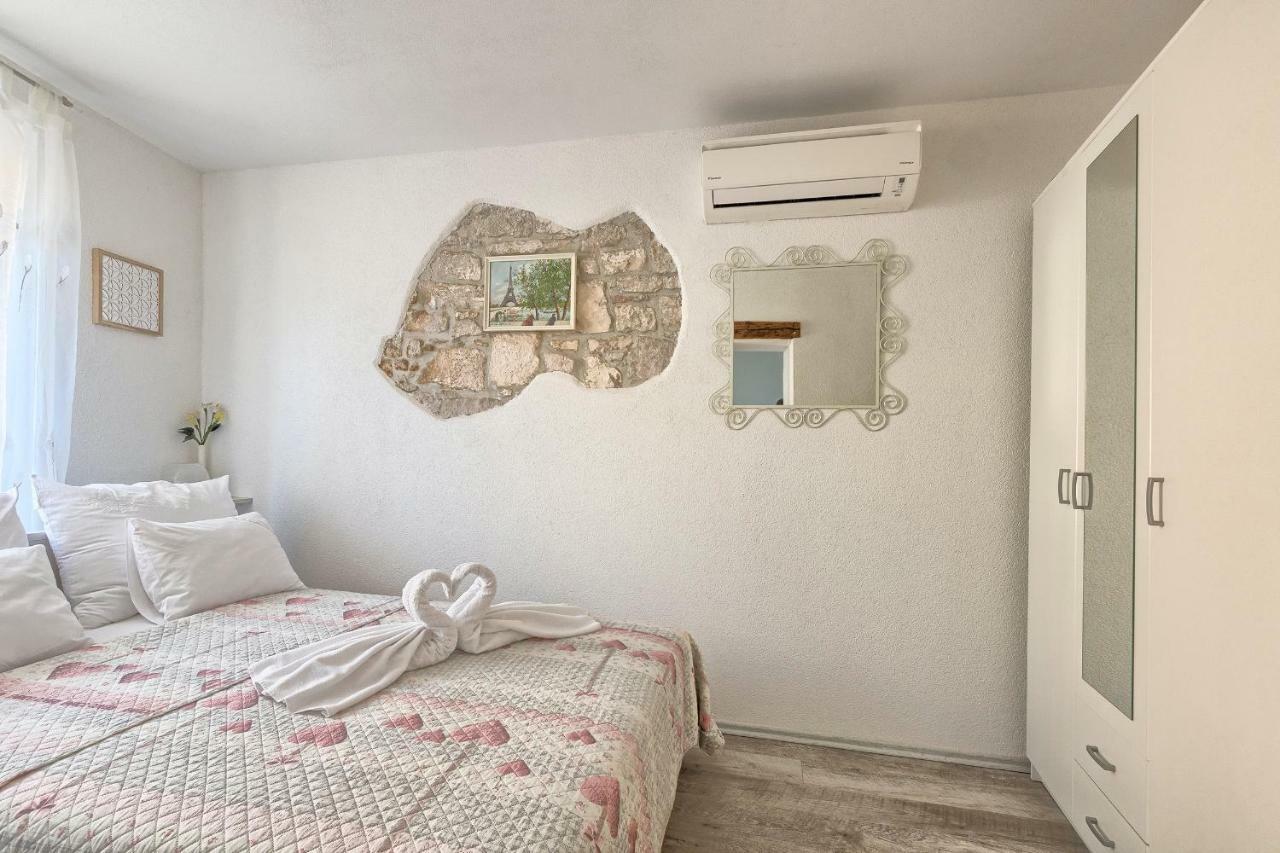 Graciela Apartman *